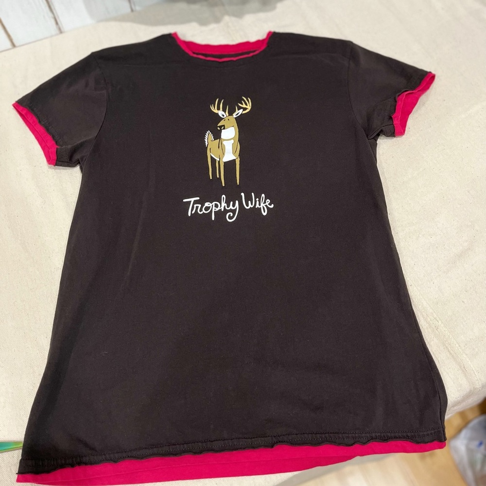 🌷3 Tops for $18 - Trophy Wife Brown w/Pink Short Sleeve Tee by Lazy One, Size XS